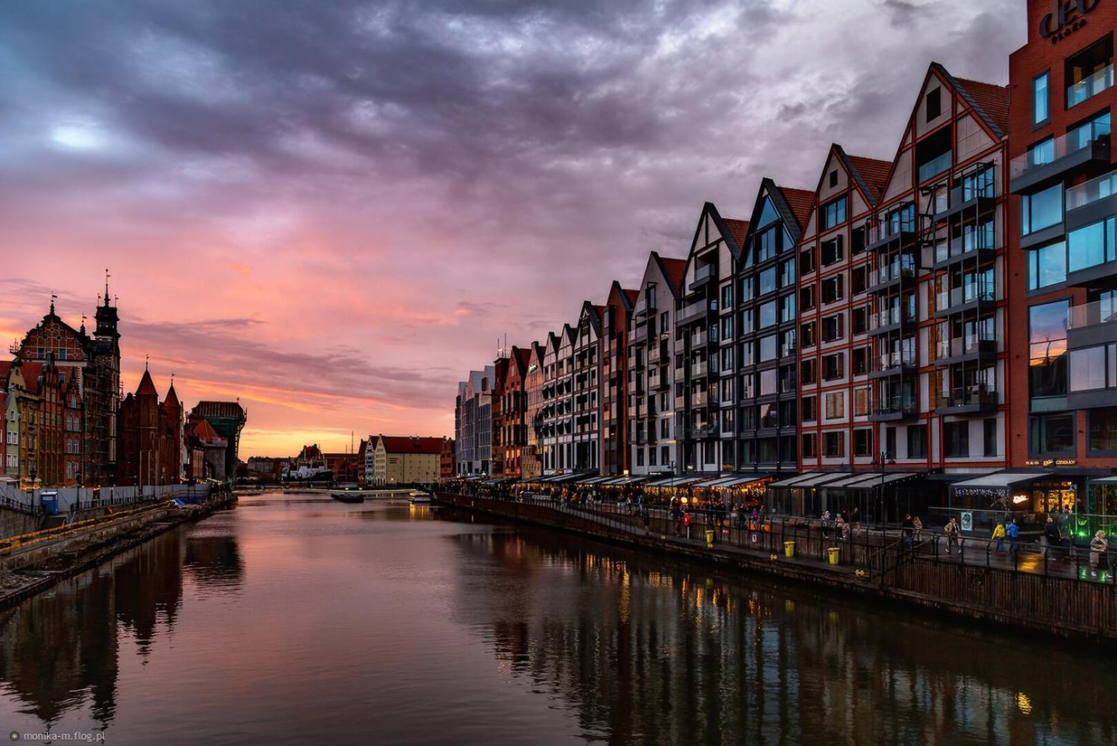 Premium Happiness On The Motlawa River Gdańsk